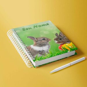 caderno personalizado A5 - páscoa - coelhos com ovos coloridos