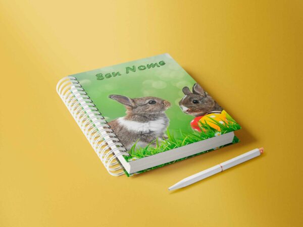 caderno personalizado A5 - páscoa - coelhos com ovos coloridos